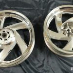 Ruedas de moto Honda sin pulir y despues de pulir. Ref.0150